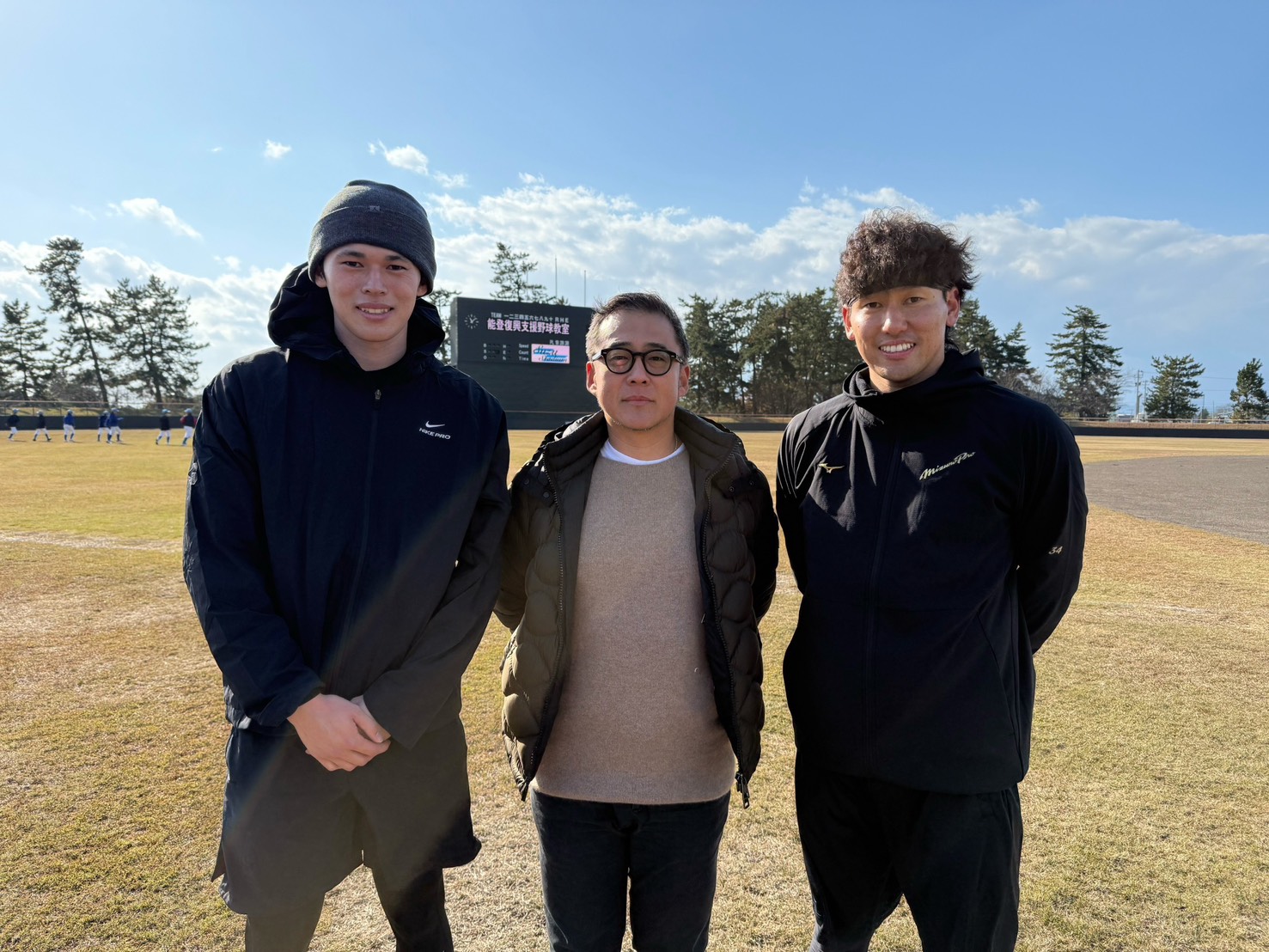 (左)ロサンゼルス・ドジャース：佐々木 朗希 選手 (右)千葉ロッテマリーンズ：高野 脩汰 選手